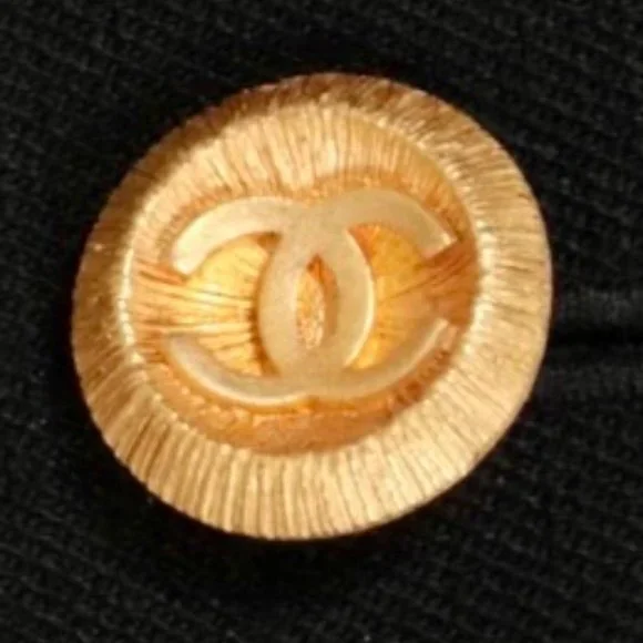 CHANEL 3 Gold CC Buttons - Picture 4 of 4